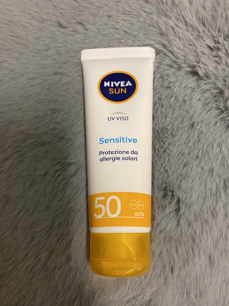 Nivea Sun
Sensitive skin
spf 50
sunscreen UVA UVB